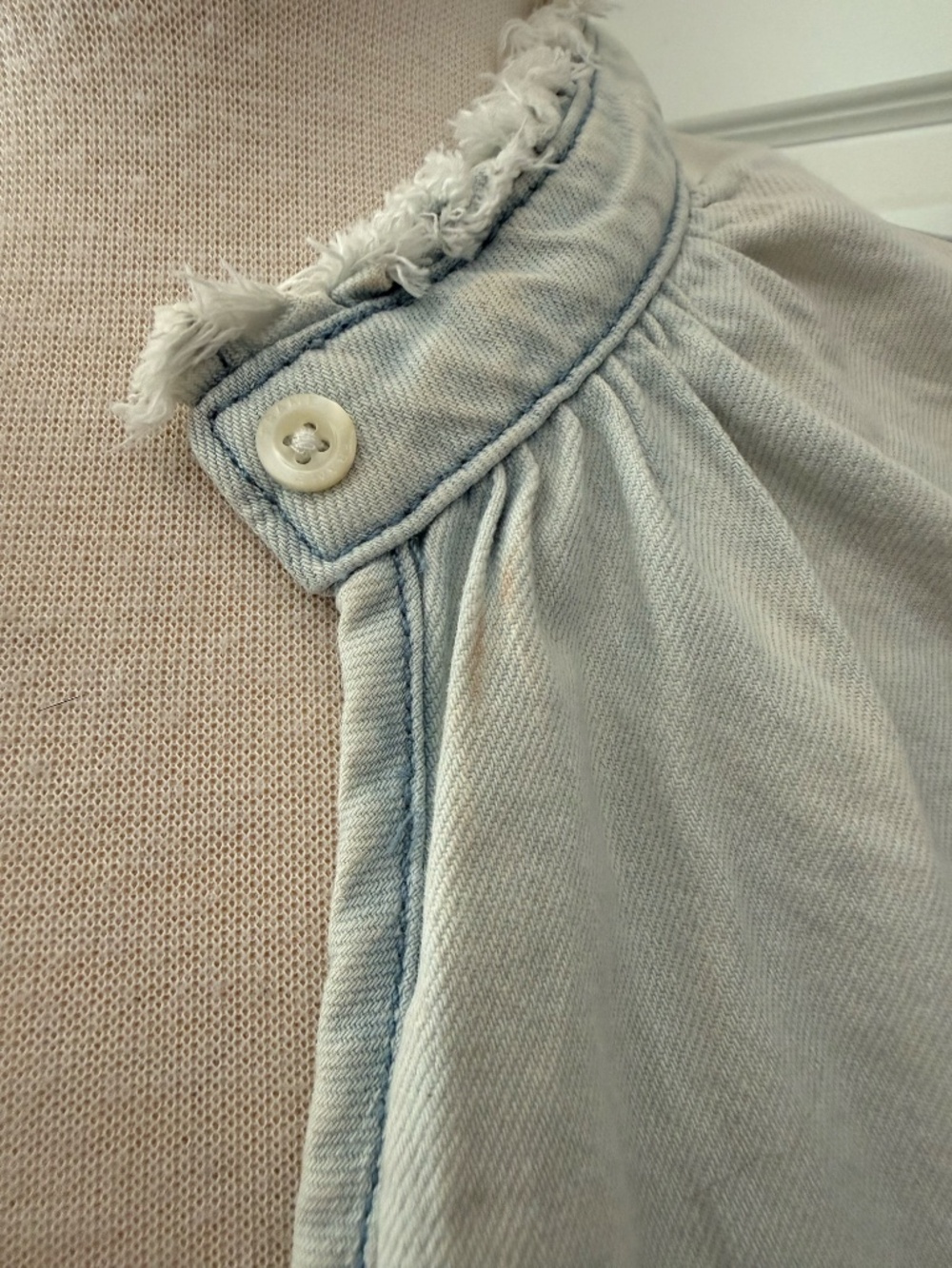 Frame Deep V Ruffle Collar Top : Medium - Picture 6 of 9